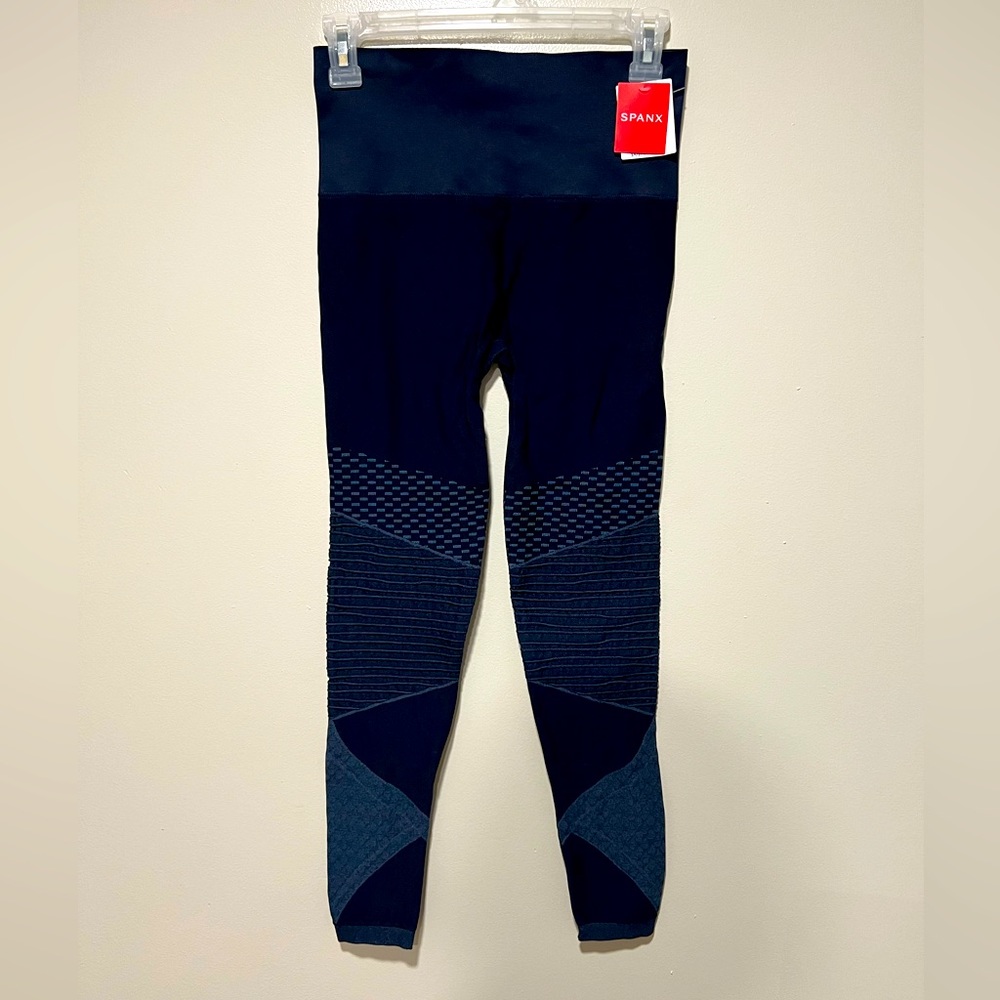 🔥SALE🔥NWT SPANX Seamless Moto Leggings